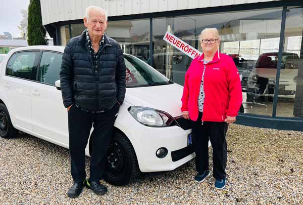 Zufriedene Käufer beim Autohaus Straubing Süd